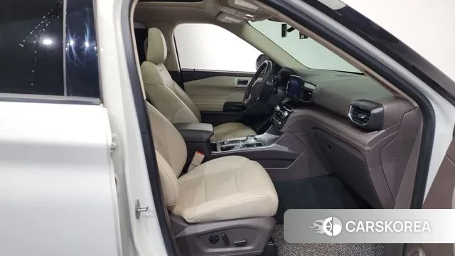 Ford Explorer 6th Generation 2022 Белый из Кореи, фото 2