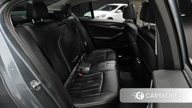 BMW 5 Series (G30) 2018 Серый из Кореи, фото 2