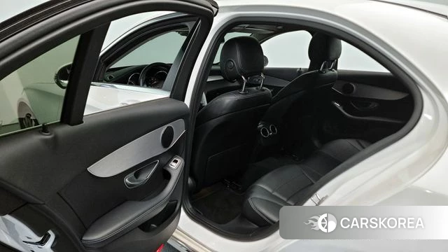 Mercedes-Benz C-Class W205 2018 Белый из Кореи, фото 2