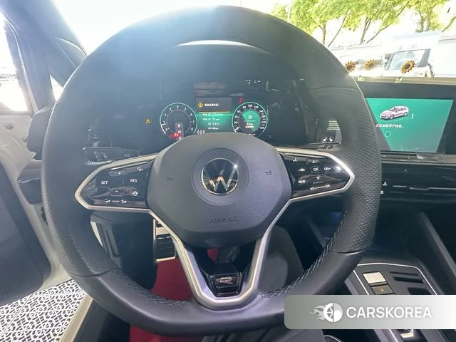Volkswagen Golf 2023 Белый из Китая, фото 2