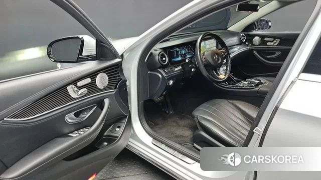 Mercedes-Benz E-Class W213 2018 Серебристо-серый из Кореи, фото 2