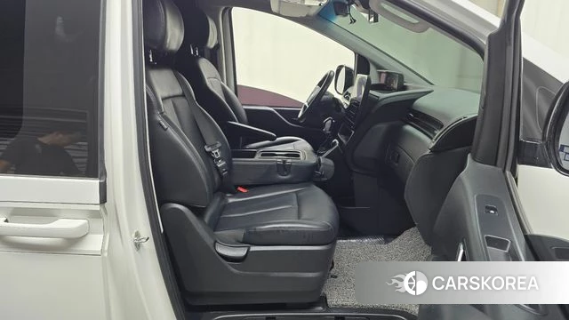 Hyundai Staria 2023 Белый из Кореи, фото 2