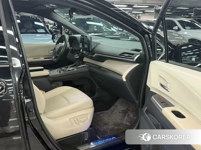 Toyota Saina 2023 Черный из Китая, фото 2