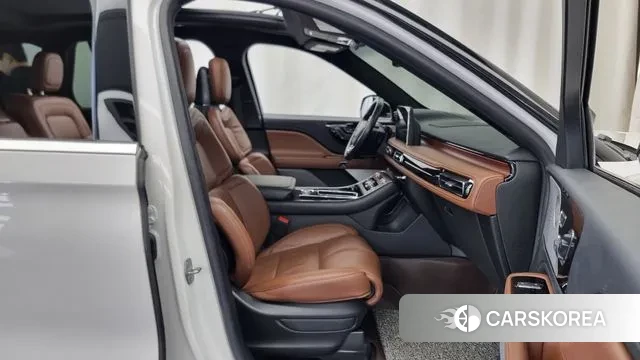 Lincoln Aviator 2nd generation 2023 Белый из Кореи, фото 2