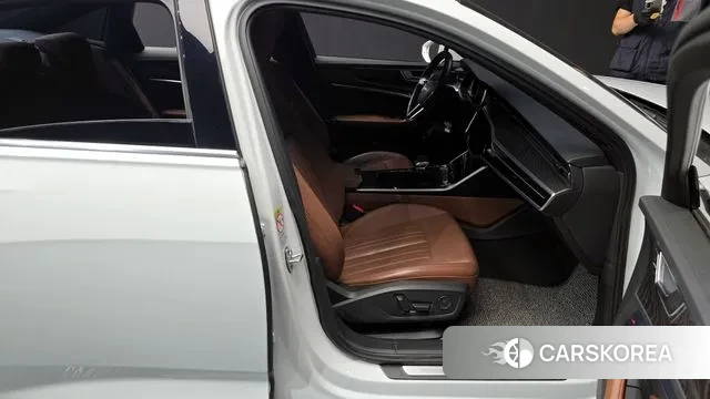 Audi A6 (C8) 2020 Белый из Кореи, фото 2