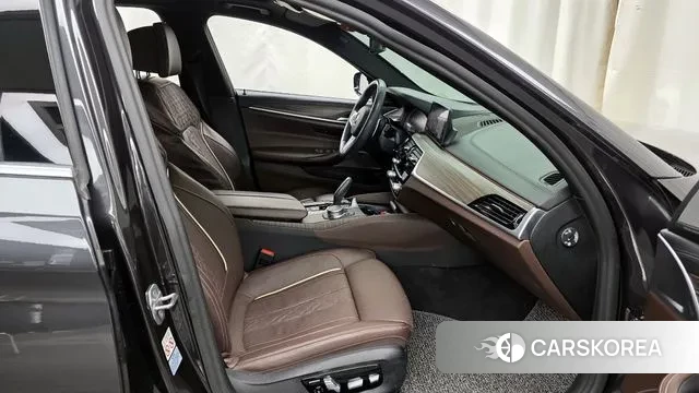 BMW 5 Series (G30) 2020 Серый из Кореи, фото 2