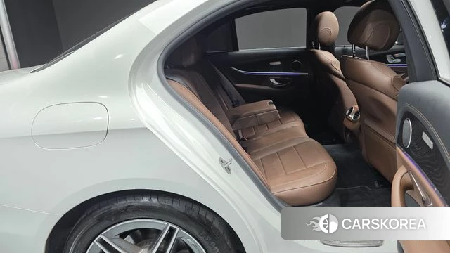 Mercedes-Benz E-Class W213 2022 Белый из Кореи, фото 2