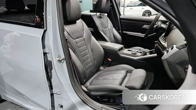 BMW 3 Series (G20) 2025 Серебристо-серый из Кореи, фото 2