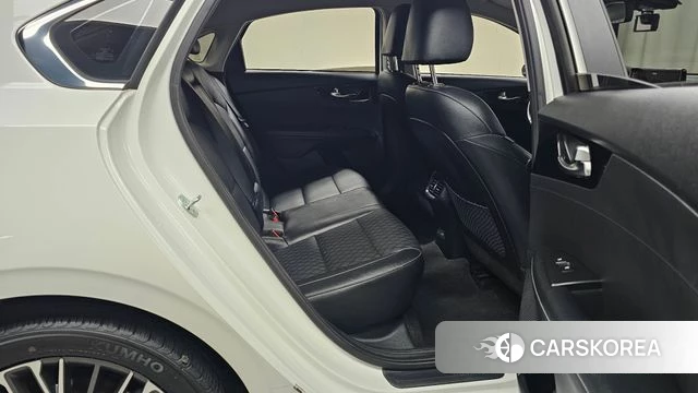 Kia The New K3 2nd generation 2023 Белый из Кореи, фото 2