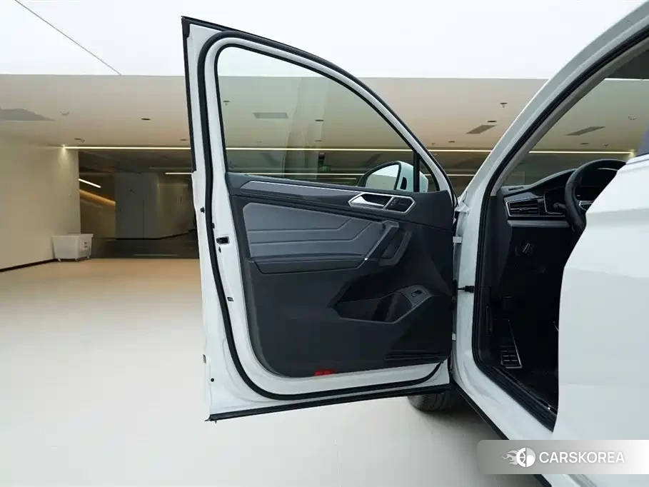 Volkswagen Tiguan L 2024 Белый из Китая, фото 2