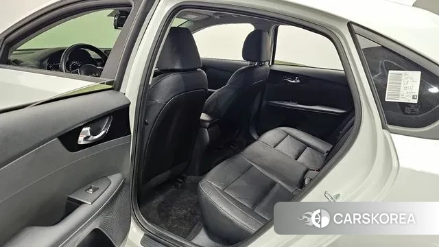 Kia The New K3 2nd generation 2023 Белый из Кореи, фото 2