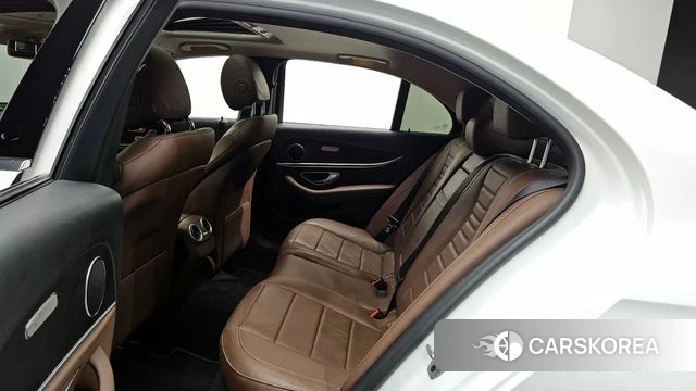 Mercedes-Benz E-Class W213 2019 Белый из Кореи, фото 2