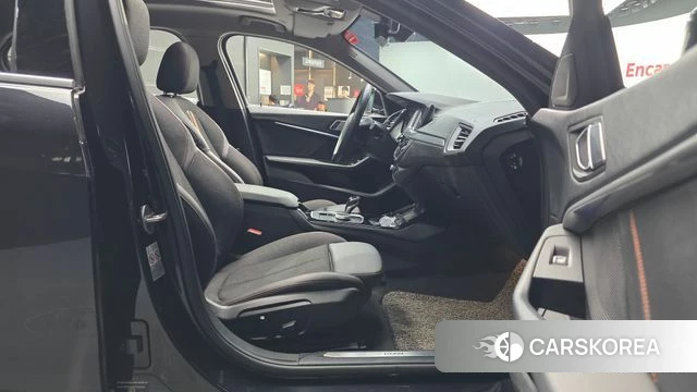 BMW 1 Series (F40) 2020 Черный из Кореи, фото 2