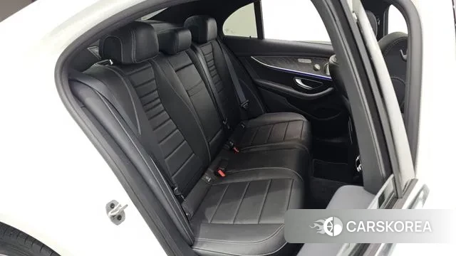 Mercedes-Benz E-Class W213 2021 Белый из Кореи, фото 2