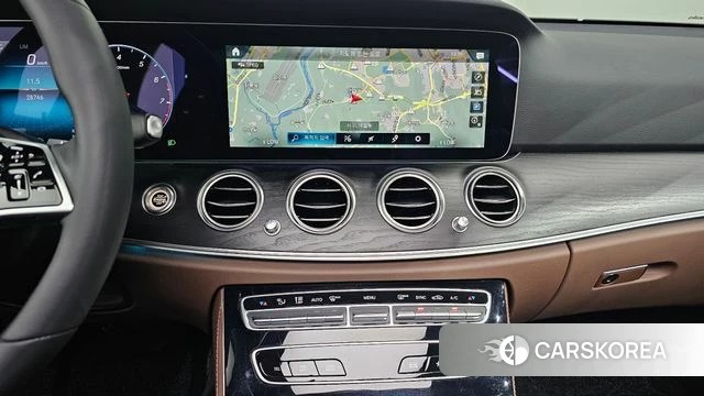 Mercedes-Benz E-Class W213 2022 Белый из Кореи, фото 2
