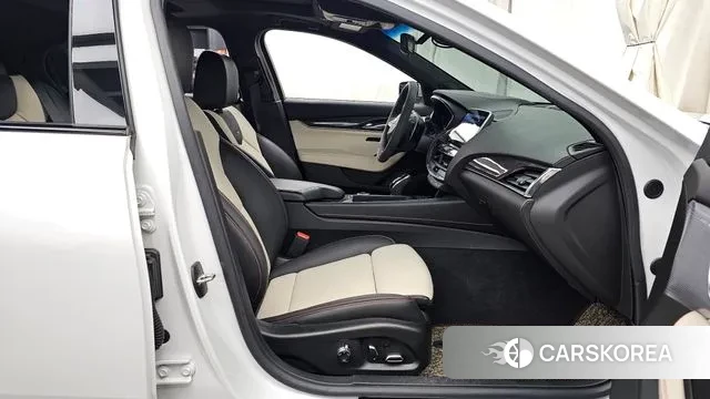 Cadillac CT5 2023 Белый из Кореи, фото 2