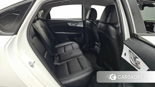 Kia The New K3 2nd generation 2024 Белый из Кореи, фото 2