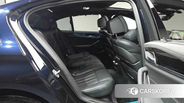 BMW 5 Series (G30) 2022 Черный из Кореи, фото 2