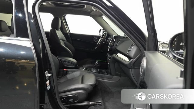 Mini Cooper Countryman 2023 Черный из Кореи, фото 2