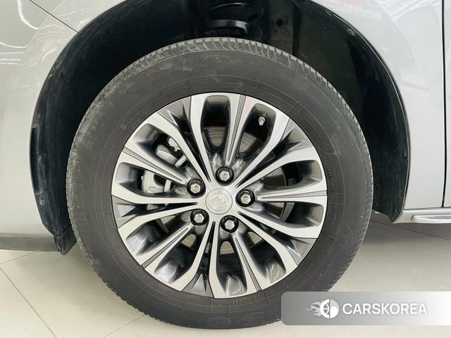 Buick GL8 2024 Серебристо-серый из Китая, фото 2