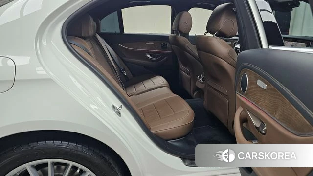 Mercedes-Benz E-Class W213 2021 Белый из Кореи, фото 2