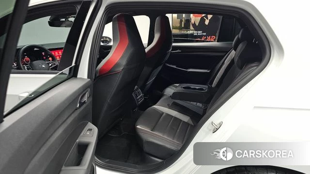 Volkswagen Golf 8th Generation 2024 Белый из Кореи, фото 2