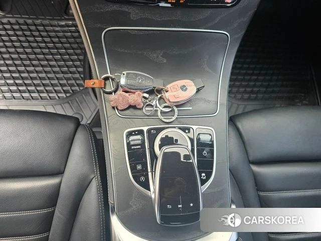 Mercedes-Benz GLC-Class X253 2018 Белый из Кореи, фото 2