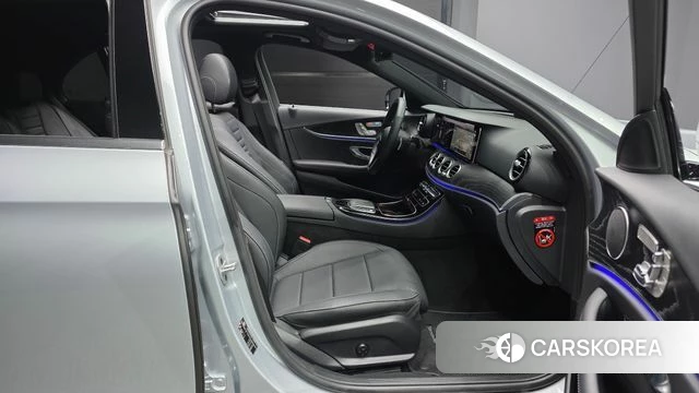 Mercedes-Benz E-Class W213 2022 Серебряный из Кореи, фото 2
