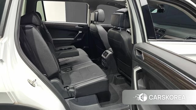 Volkswagen Tiguan Allspace 2022 Белый из Кореи, фото 2