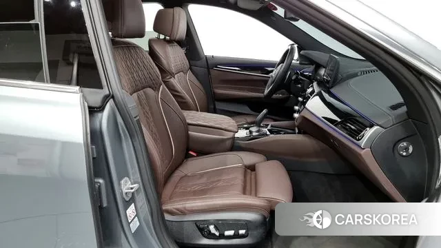 BMW 6 Series GT (G32) 2023 Серебряный из Кореи, фото 2