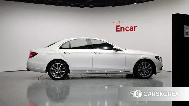 Mercedes-Benz E-Class W213 2019 Белый из Кореи, фото 2