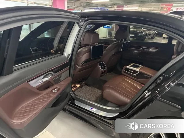 BMW 7 Series (G11) 2020 Черный из Кореи, фото 2