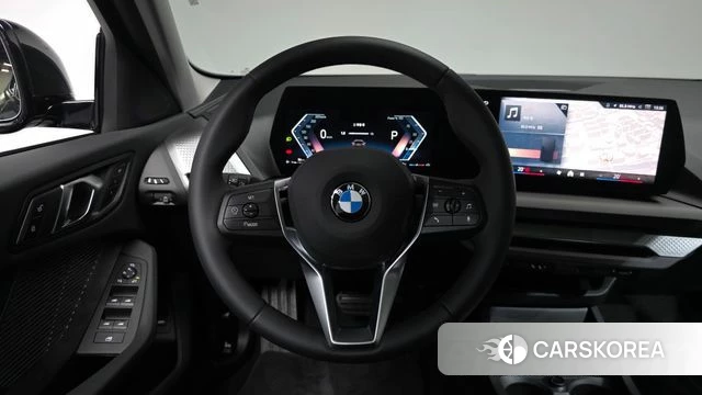 BMW 1 Series (F70) 2025 Черный из Кореи, фото 2