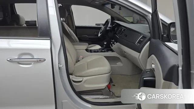 Kia The New Carnival 2019 Серебряный из Кореи, фото 2