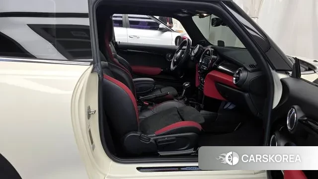 Mini Cooper S 2018 Жемчужный цвет из Кореи, фото 2