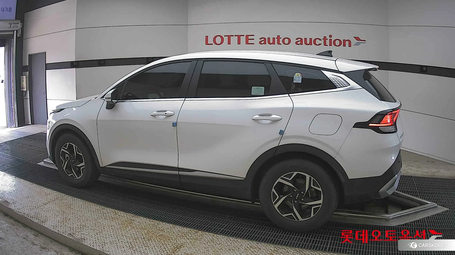 Kia Sportage 2024 Snow White Pearl из Кореи, фото 2