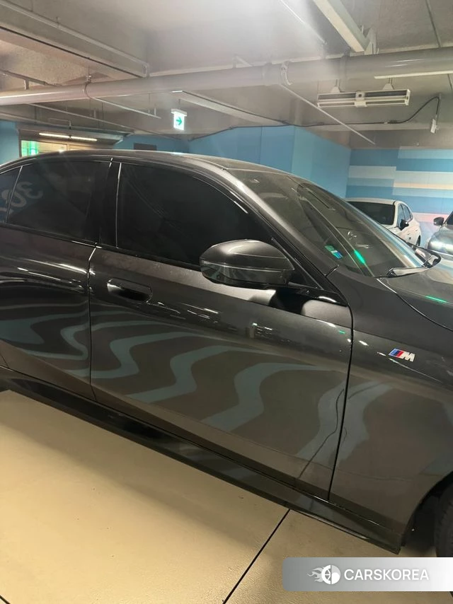 BMW 5 Series (G60) 2024 Черный из Кореи, фото 2