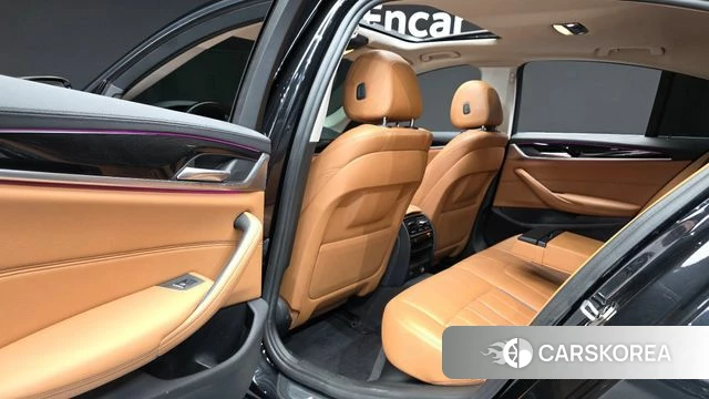 BMW 5 Series (G30) 2018 Черный из Кореи, фото 2