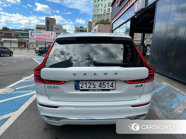 Volvo XC60 second Generation 2023 Белый из Кореи, фото 2