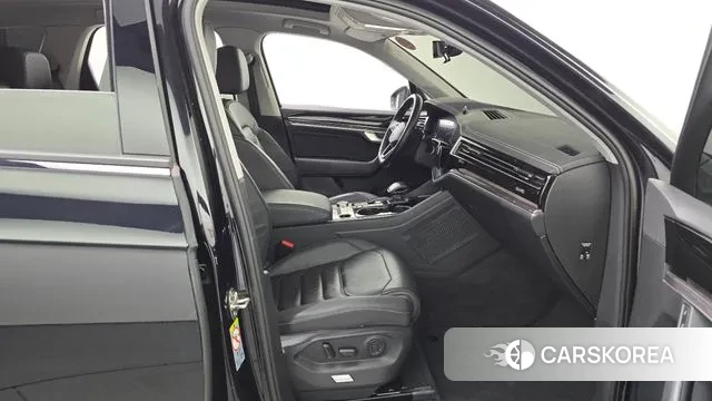 Volkswagen Touareg 3rd generation 2021 Черный из Кореи, фото 2