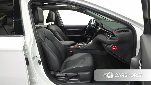 Toyota Camry (XV70) 2019 Белый из Кореи, фото 2