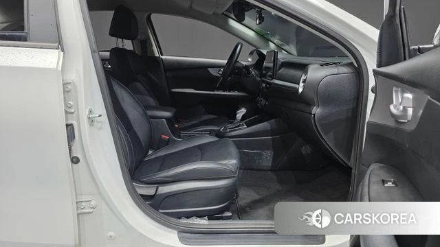 Kia The New K3 2nd generation 2022 Белый из Кореи, фото 2