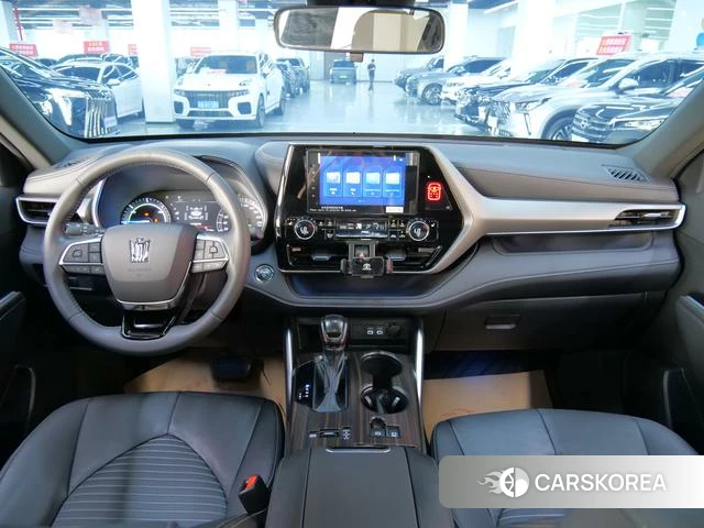 Toyota Crown Lufang 2024 Белый из Китая, фото 2