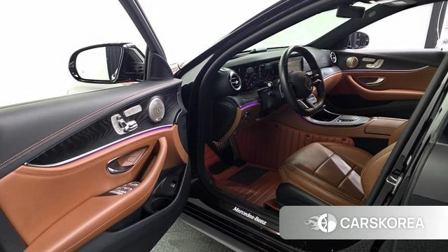 Mercedes-Benz E-Class W213 2021 Черный из Кореи, фото 2