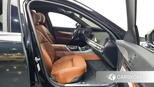 BMW 7 Series (G70) 2024 Черный из Кореи, фото 2