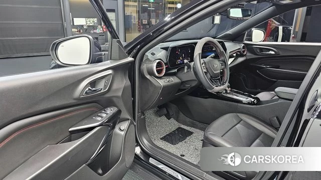 Chevrolet (GM Daewoo) Trax Crossover 2024 Черный из Кореи, фото 2