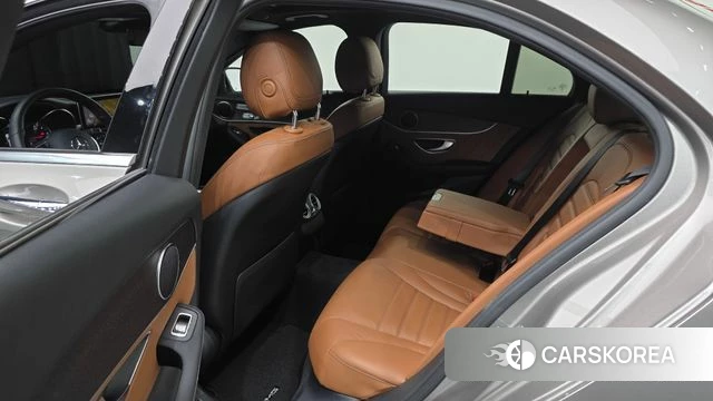 Mercedes-Benz C-Class W205 2019 Серебристо-серый из Кореи, фото 2