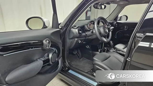 Mini Cooper 2022 Черный из Кореи, фото 2