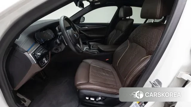 BMW 5 Series (G30) 2021 Белый из Кореи, фото 2