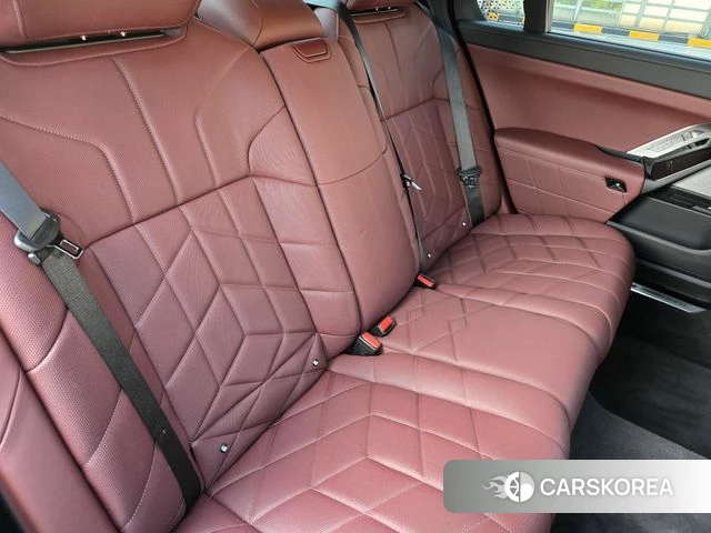 BMW 7 Series (G70) 2025 Черный из Кореи, фото 2